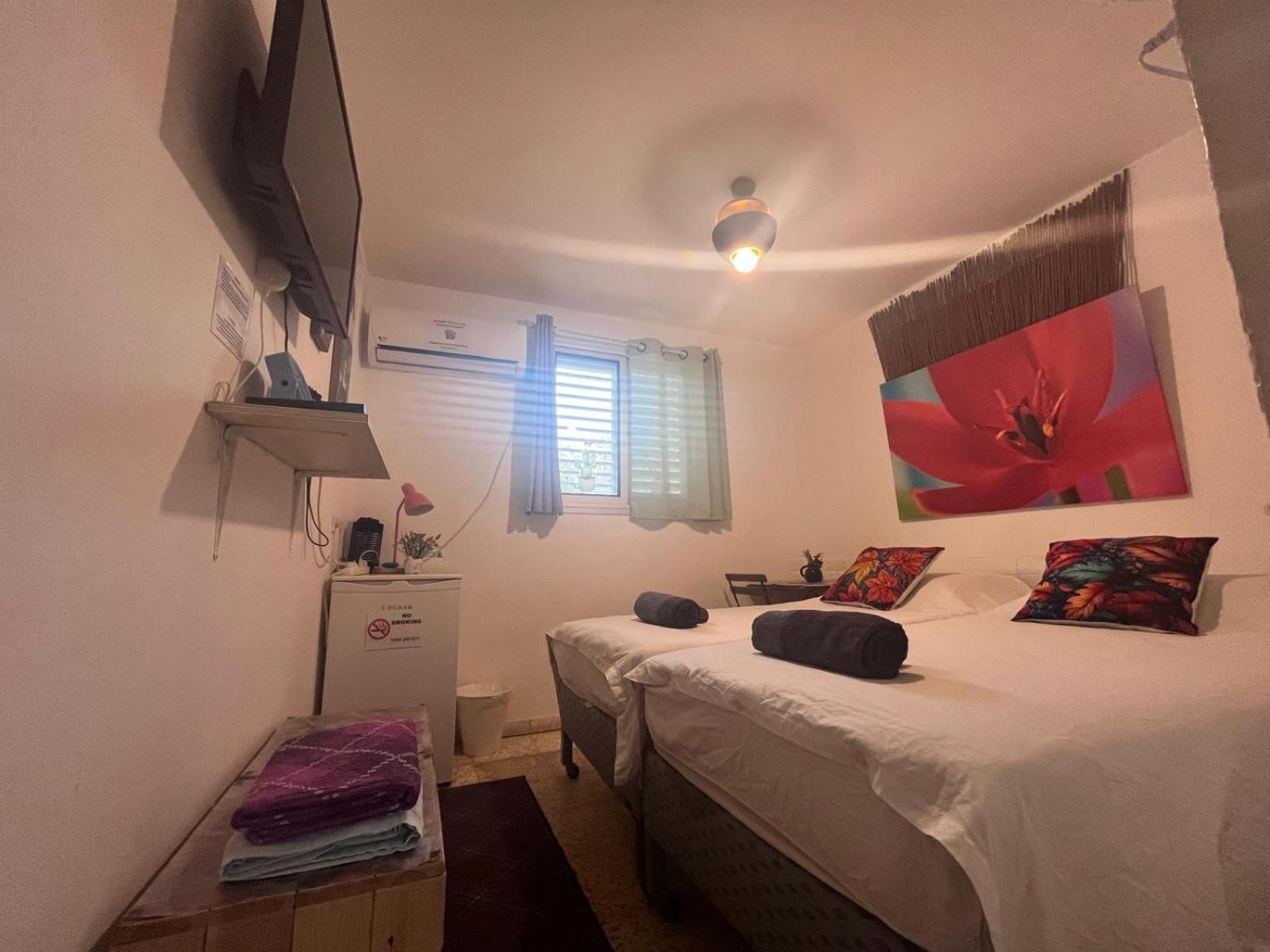 The Lowest Place On Earth B&B Neot HaKikar Exterior foto